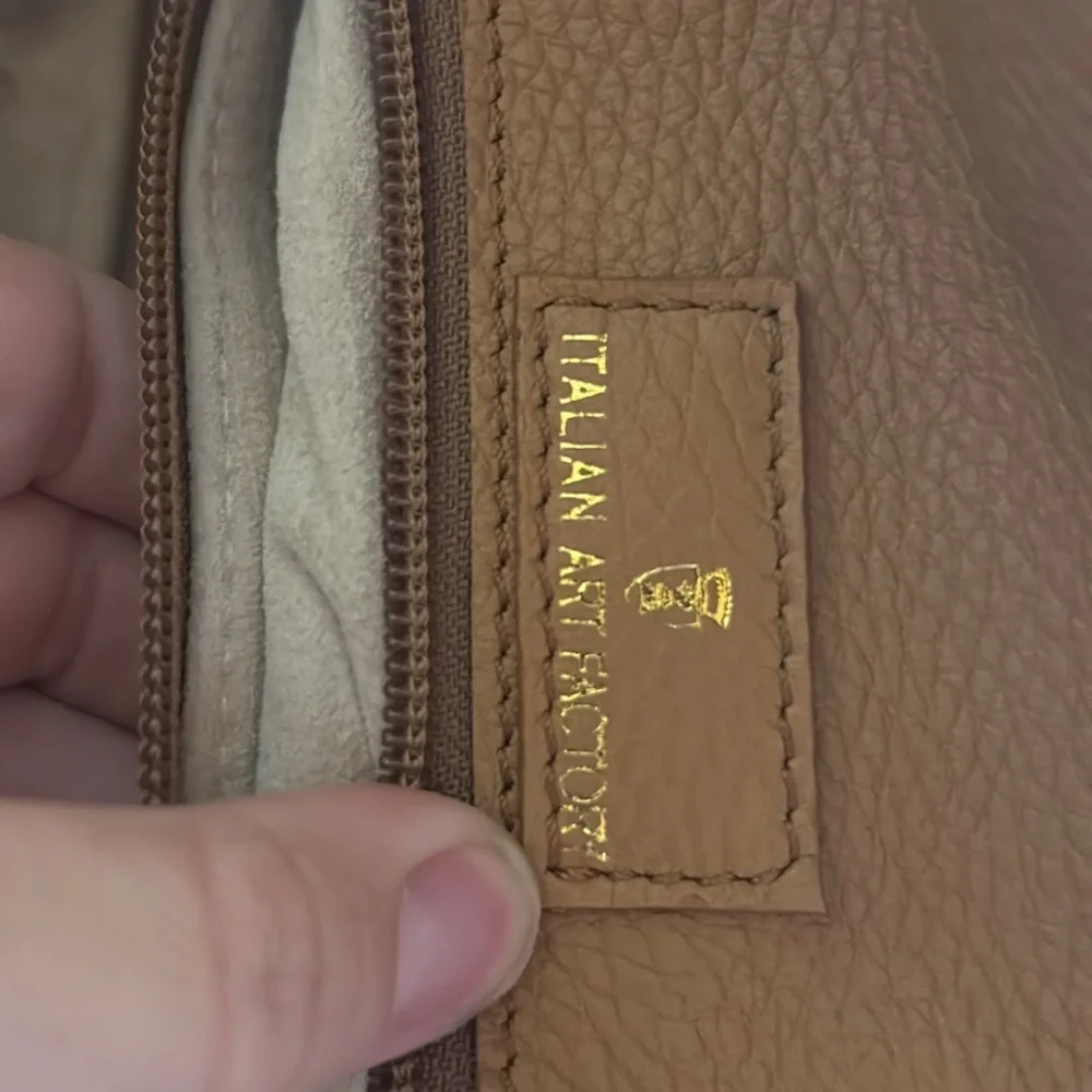 [Italian Art Factory] Elegant Tan Leather Handbag